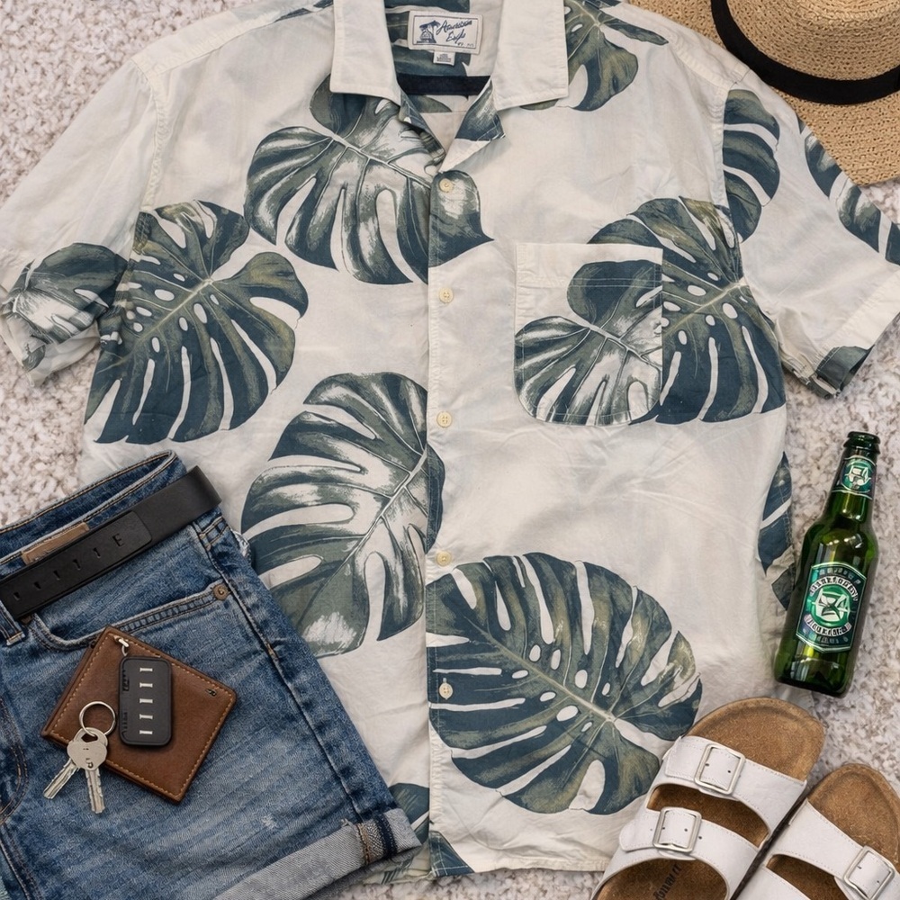 American Eagle Tropical Leaf Button Up Shirt Size Large
